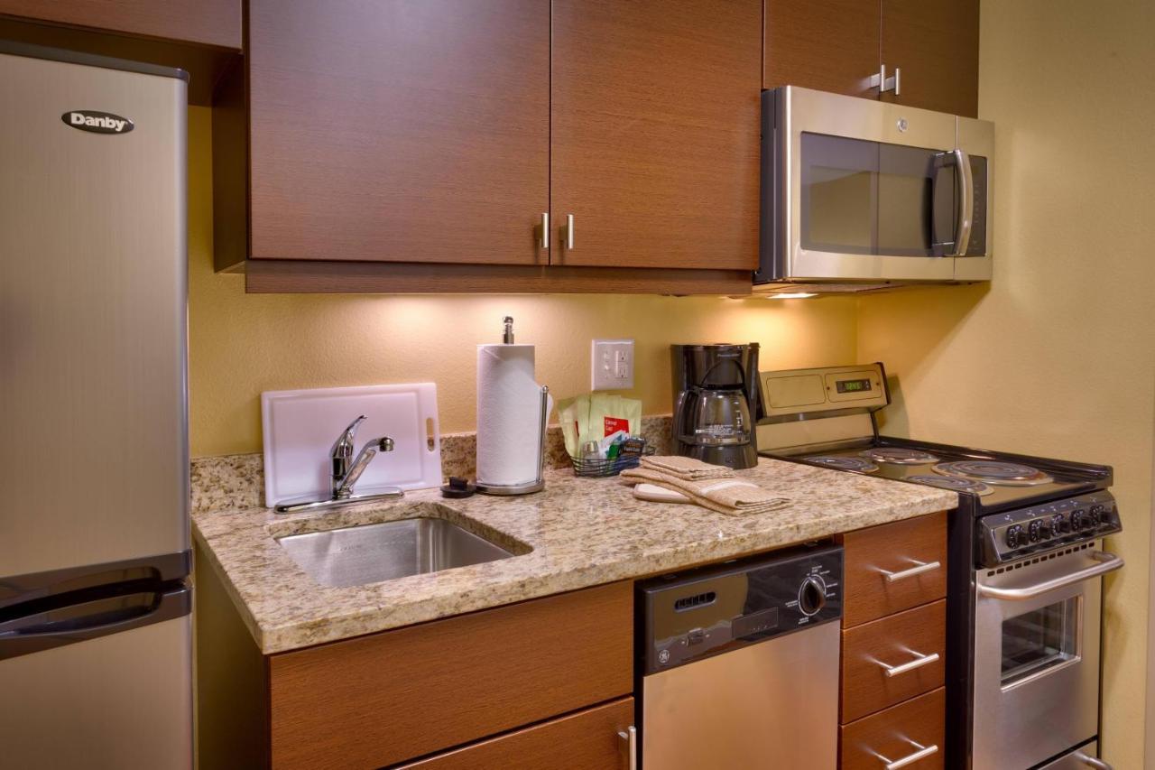 Towneplace Suites By Marriott Dickinson Exterior foto
