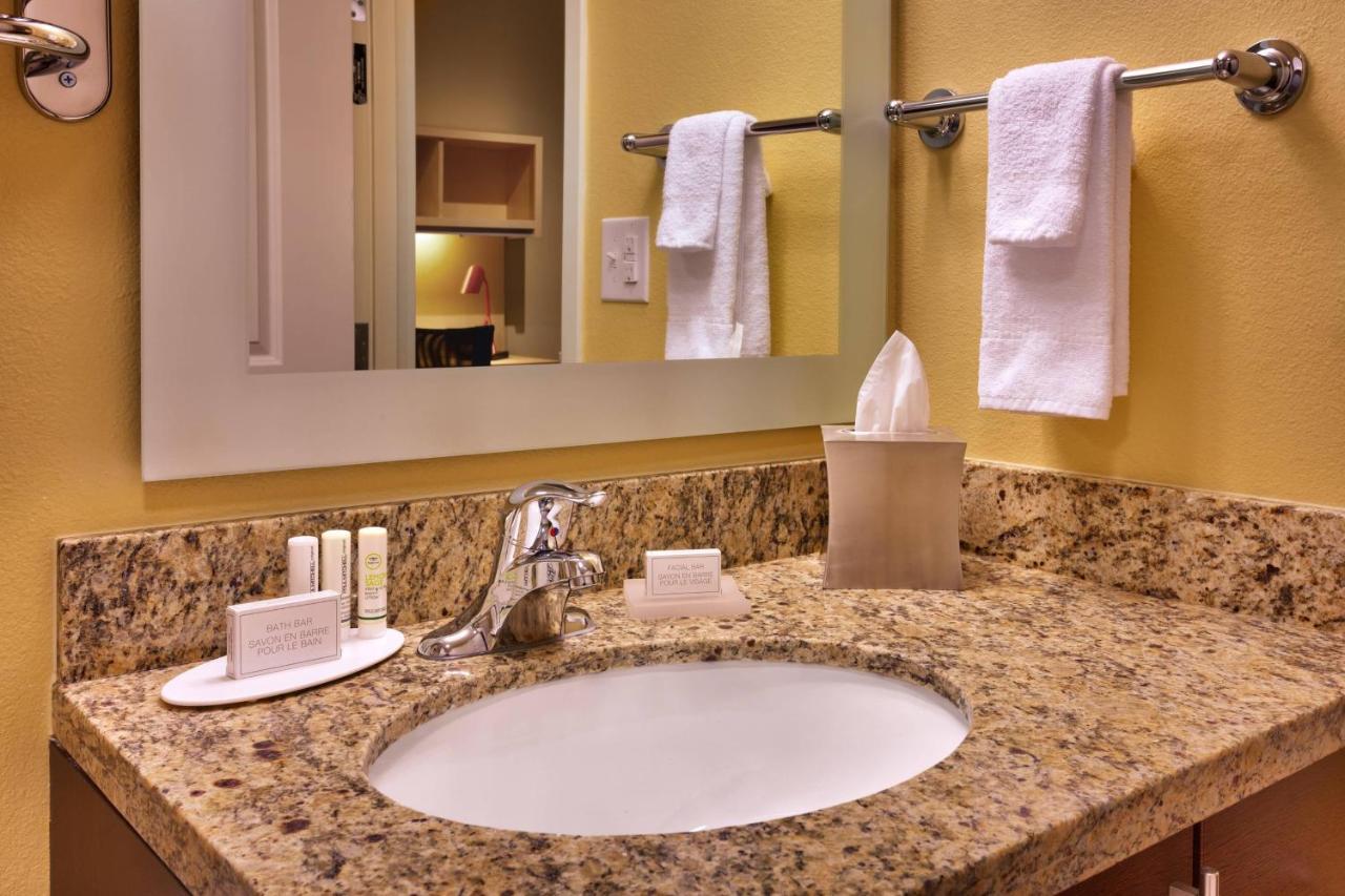 Towneplace Suites By Marriott Dickinson Exterior foto